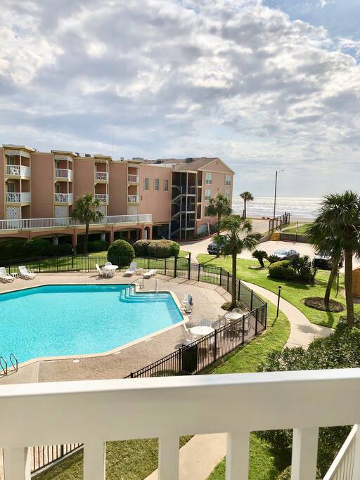 Enjoy the Ocean and Pool view from your own balcony. (Morning view)