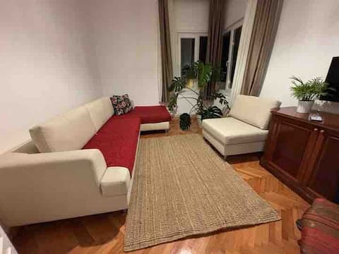 Popular Airbnb listing: Comfortable Apartment in Büyükada Center - Sunshine in Kartal