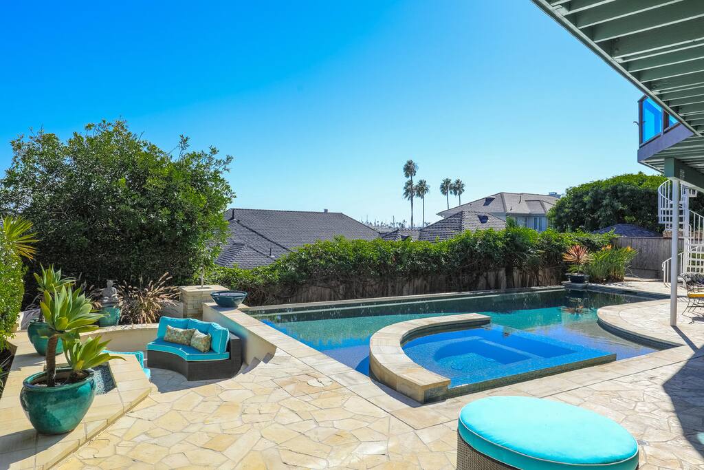 Salt Water Vanishing Edge Pool/Spa w/Zen Retreat Area