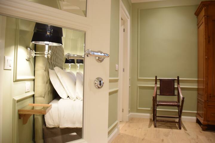 The Mirrors’ House at THE PONTE VECCHIO gallery image 5