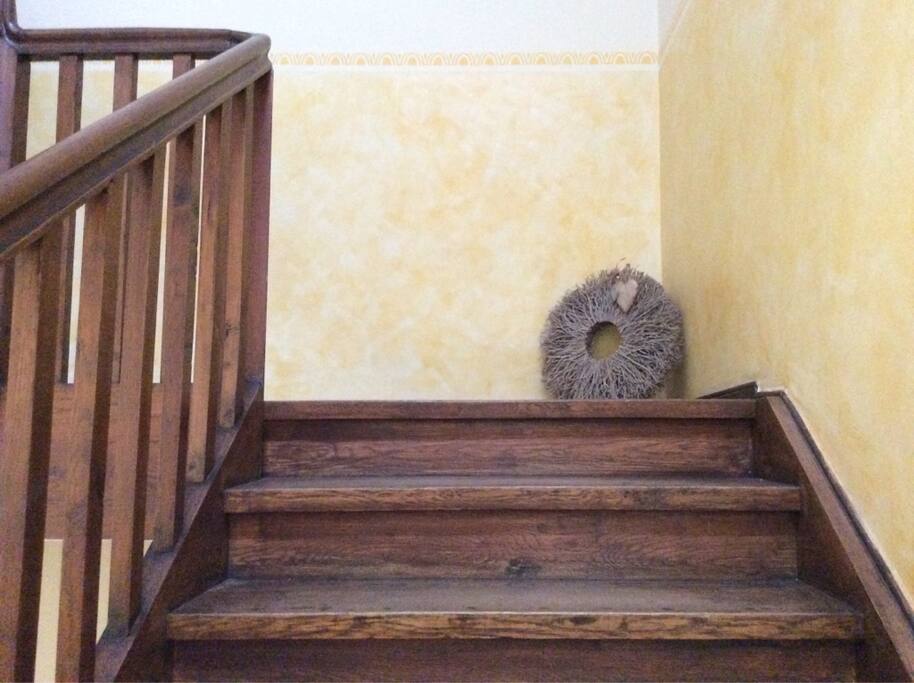 ... stairs to third floor ...