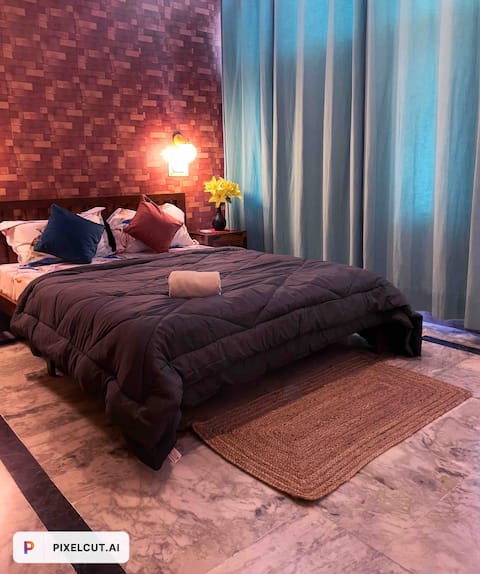 Private 2 BHK @ Vohra’s Mansion