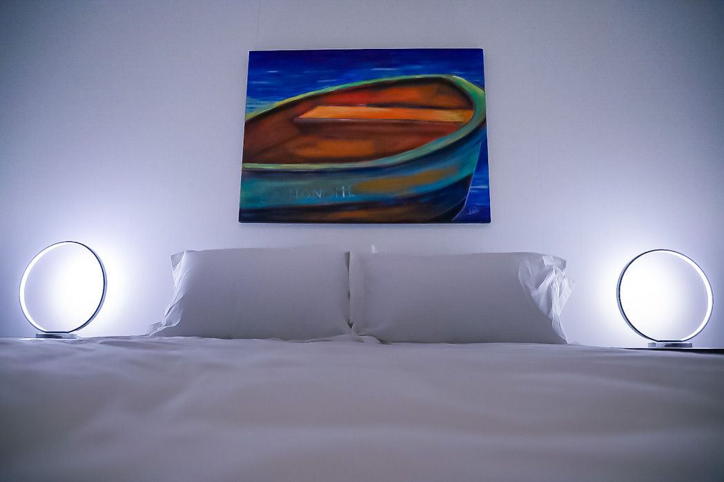 Спална соба 2: брачен кревет (широк 150-179 см), душек од висока класа и постелнина од бамбус. Бебешко креветче. 