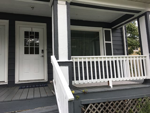 Cozy Home close to downtown and OTR with parking!