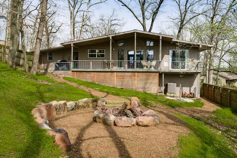 Boho Bungalow (bike-in/out, creek access)