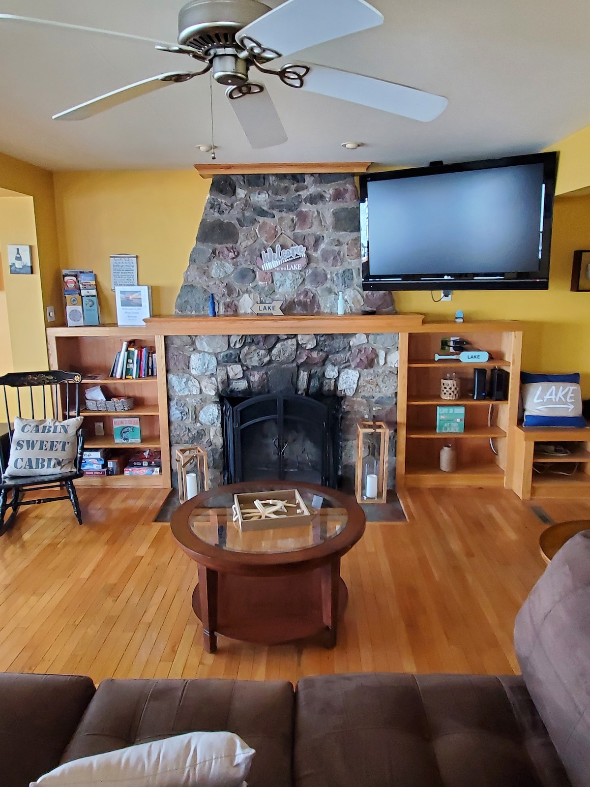New Luxury Lakefront Views-Retreat
