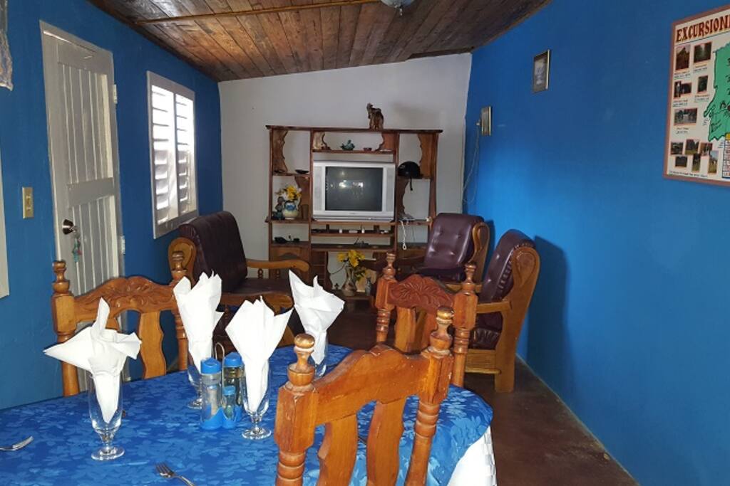 la sala y comedor