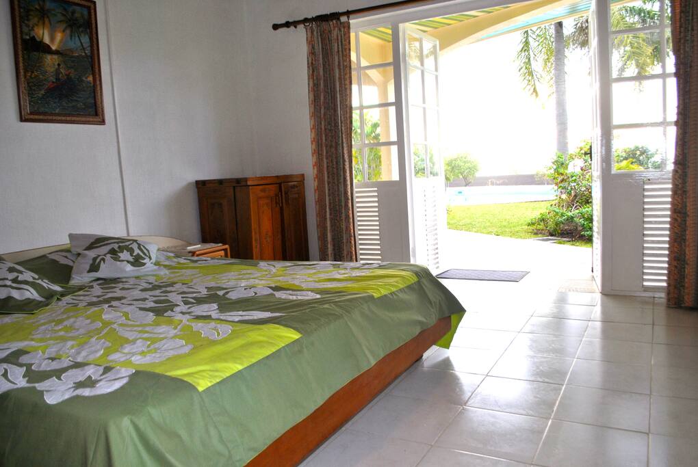 Chambre avec accès piscine et jardin
Bedromm with garden and pool access