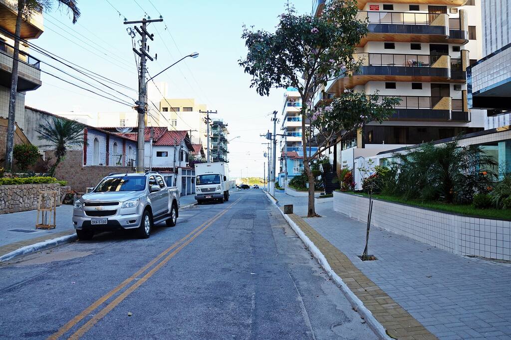Visão da rua sentido praia do Forte (cerca de 100 m)