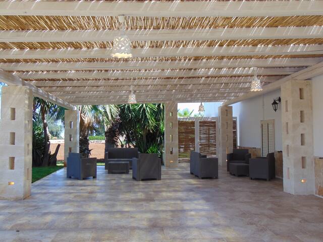 Tropical Palm Villa, green, hydro pool -sea 3km gallery image 5