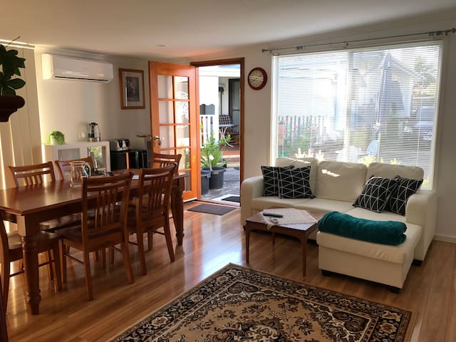 Moe Bungalow Retreat