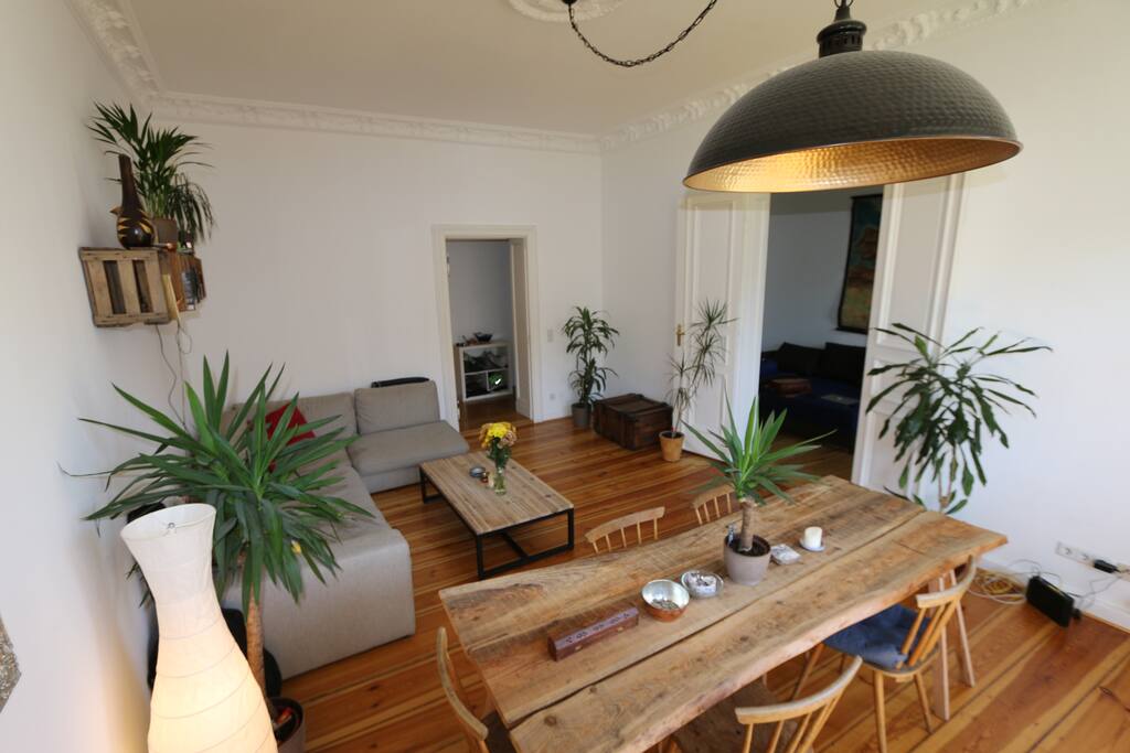 Large and bright lounge and dining