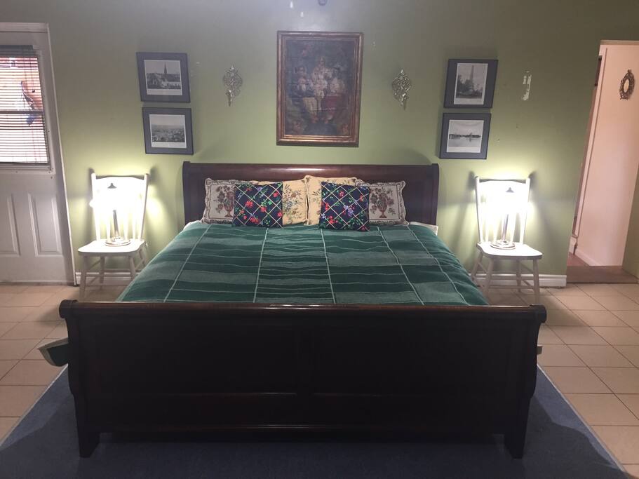 The Sir William Wallace Suite. Private Bathroom, Entrance, Shared sitting room and a place of comfort, great peace and history! Much to see and do in this area only one hour from Ottawa.