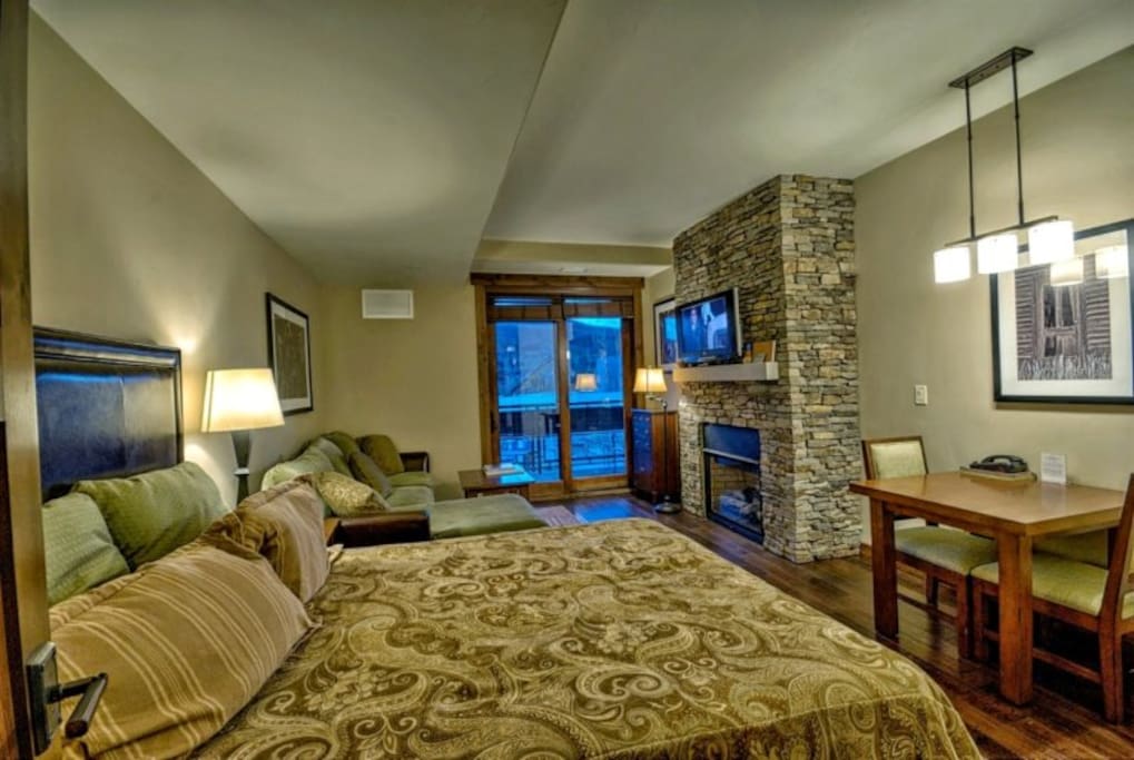 Queen Bed, Sectional Sofa Sleeper, Gas Fireplace, Flat Screen TV