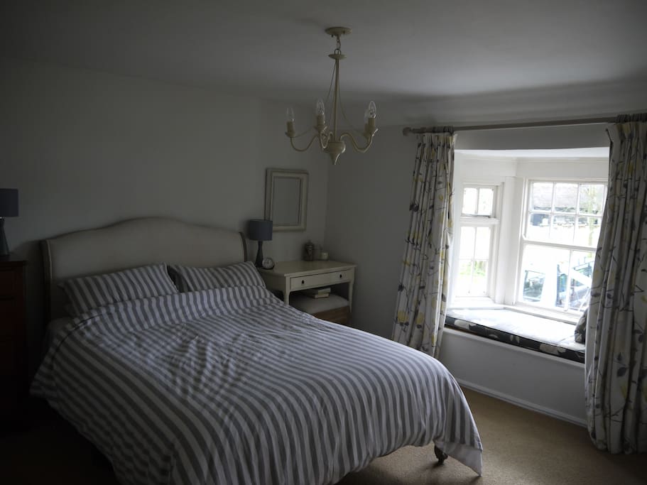 bedroom 1 king bed
