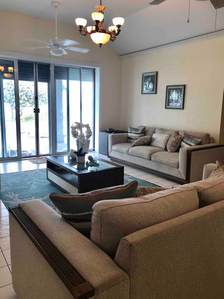 The Moorings Beach House Newly Renovated - Bahamas