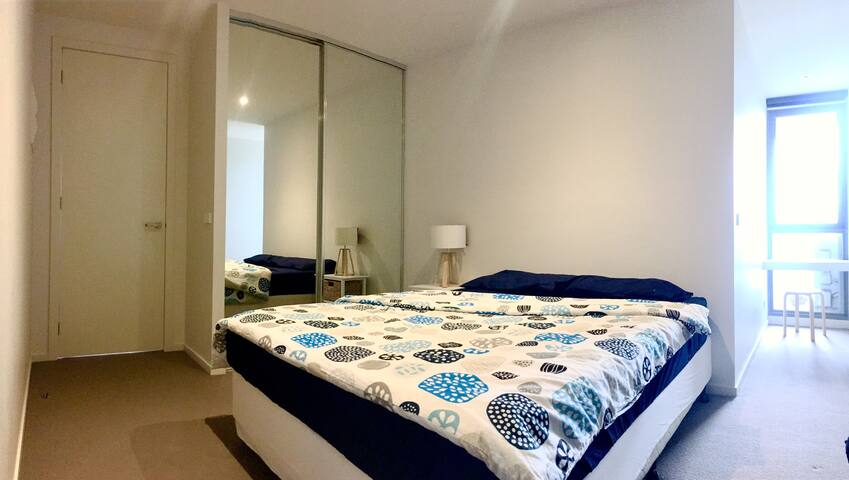 2 Bedroom Flat – GORGEOUS MELBOURNE SPOT gallery image 3