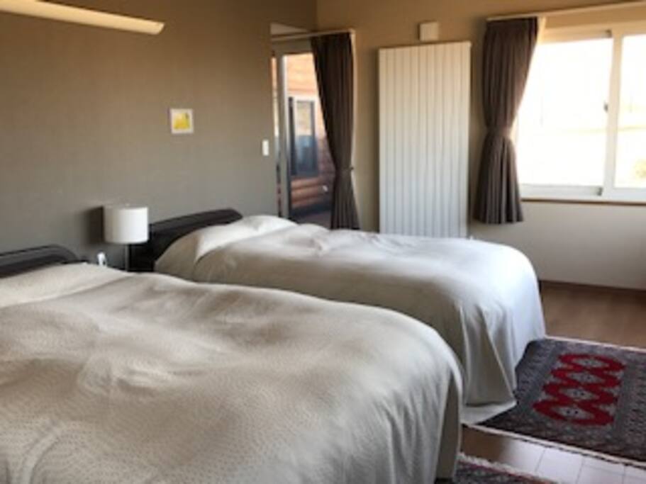 2階寝室
Upstairs Bedroom