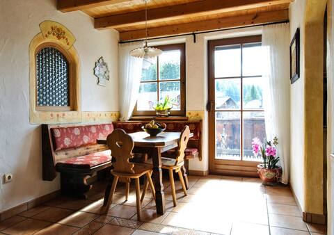 Lovely attic apartment with mountain view