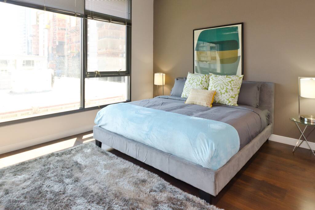 King size bed with pillow top mattress and 1500 thread count sheets