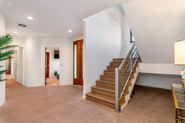 Hollywood Staycation Home Pool Spa Views Theatre gallery image 5