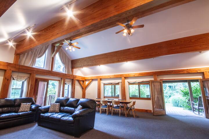 Opossum Creek Retreat managed Airbnb listing 1