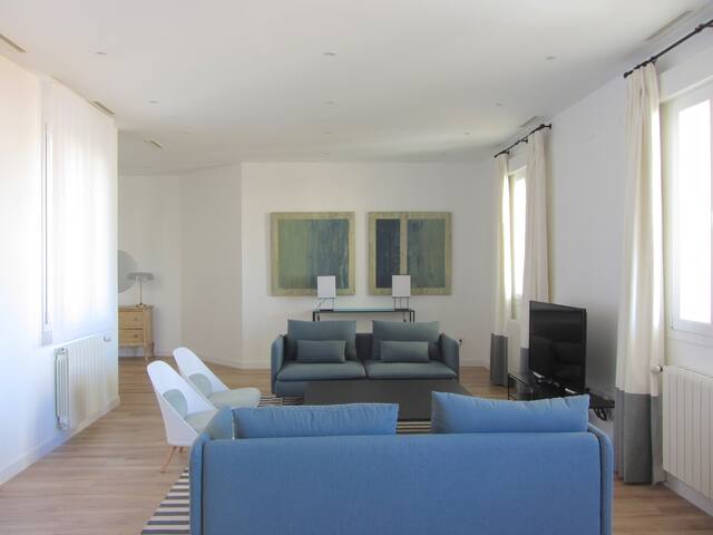 PENTHOUSE 3 BR, 3 BA & 30M2 TERRACE gallery image 3