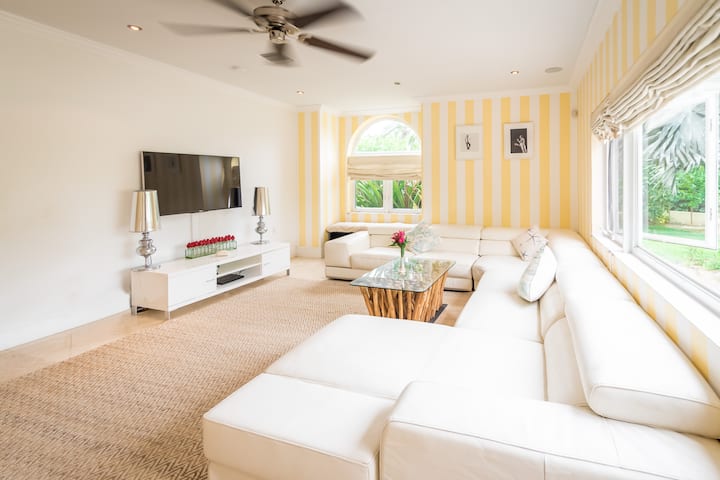 Living & Entertainment room