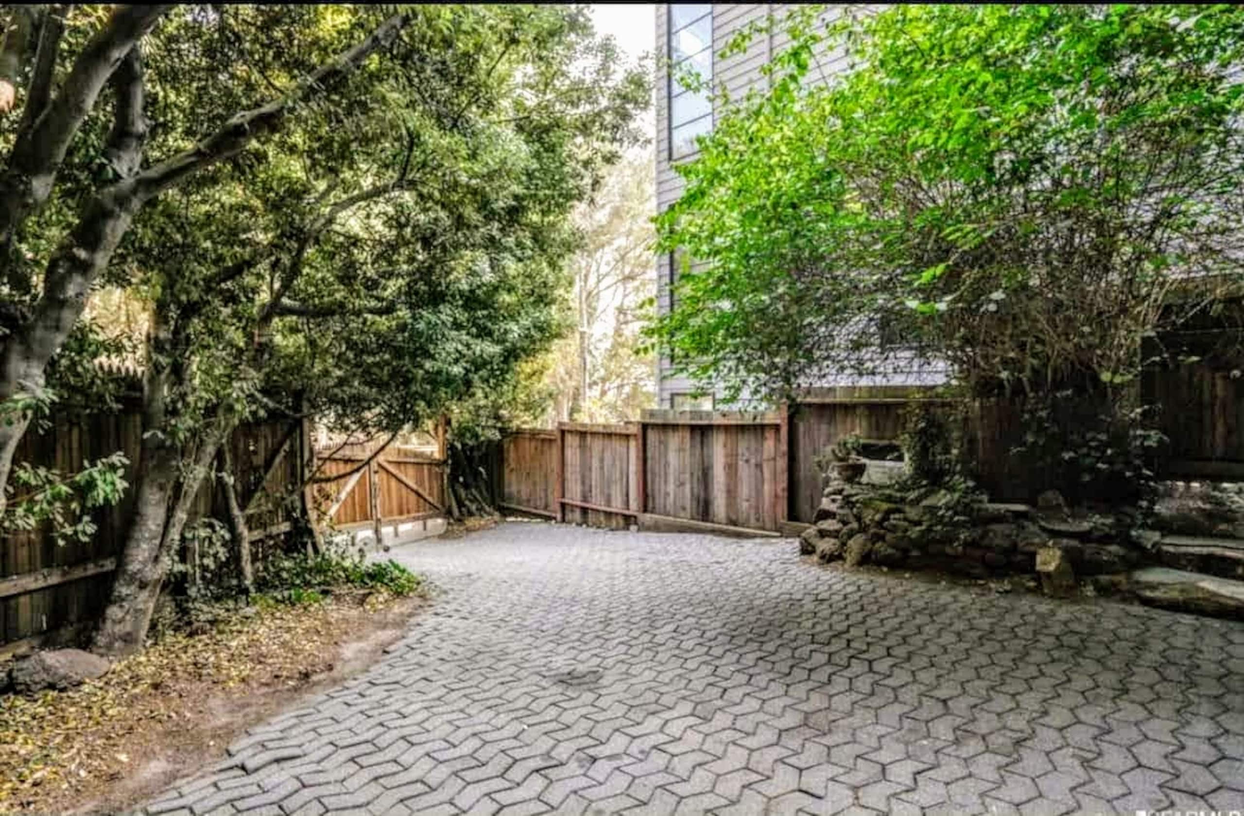 Home in San Francisco · ★4.85 · 4 bedrooms · 5 beds · 2 baths - Image 23