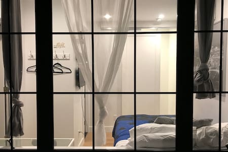 Modern Rooftop Loft W/ Private Ensuite & Cityviews