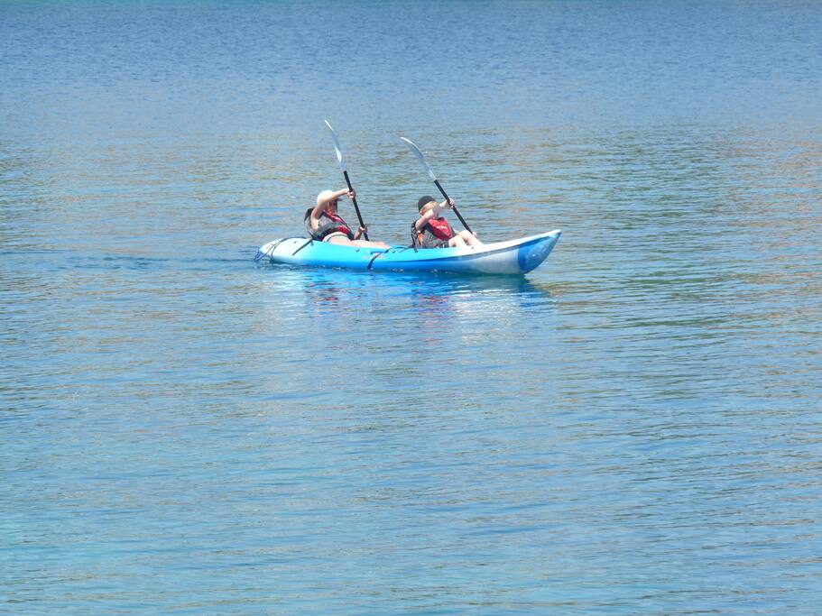 Explore the surrounding and the islands nearby with the kayaks free of use as well as the free use of mountain bikes, pedal boards, windsurfer
