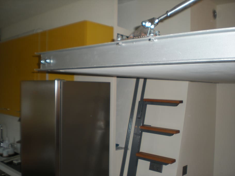 Suspended bed ladder