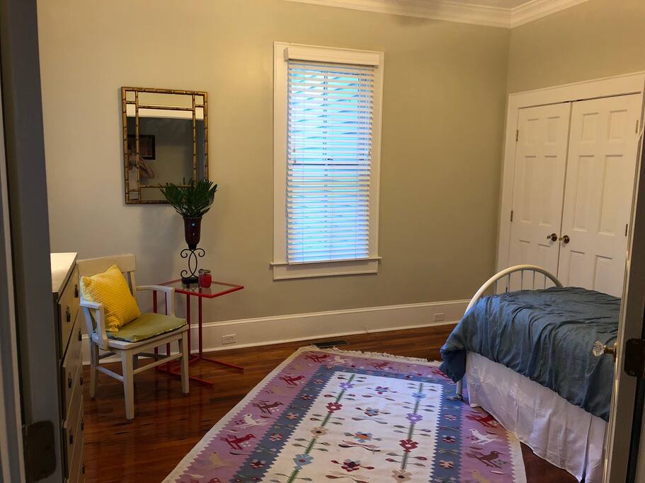 Bedroom 2 with Twin Bed