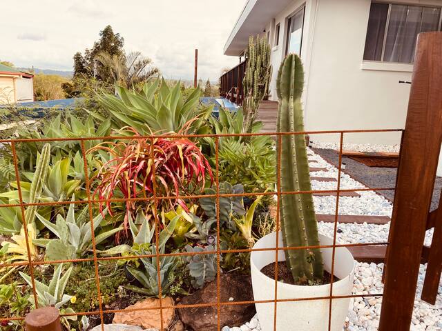 Treetop retreat- Great location-Beautiful views gallery image 4