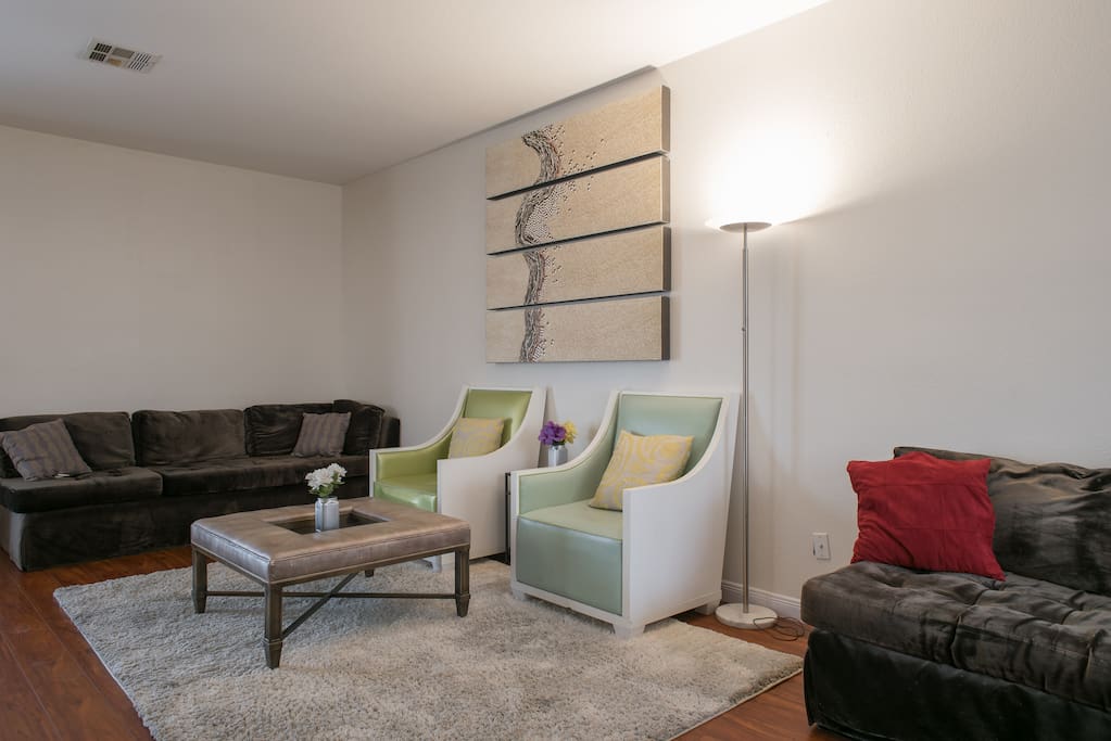 Modern Living Room w/ Sofa Bed