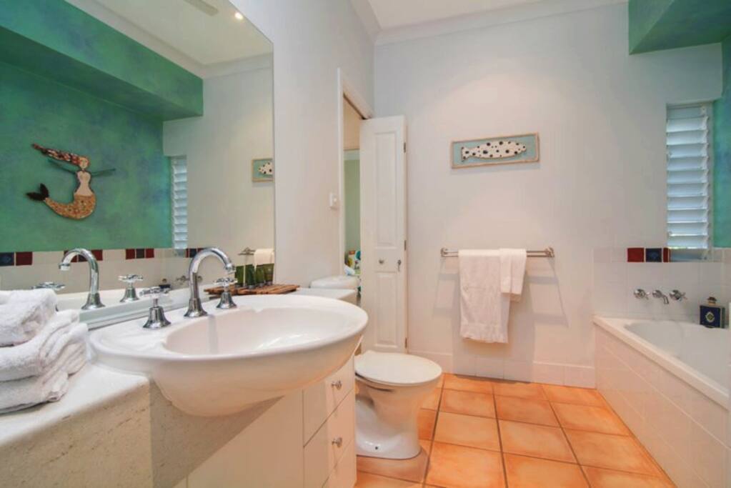 Queen Ensuite