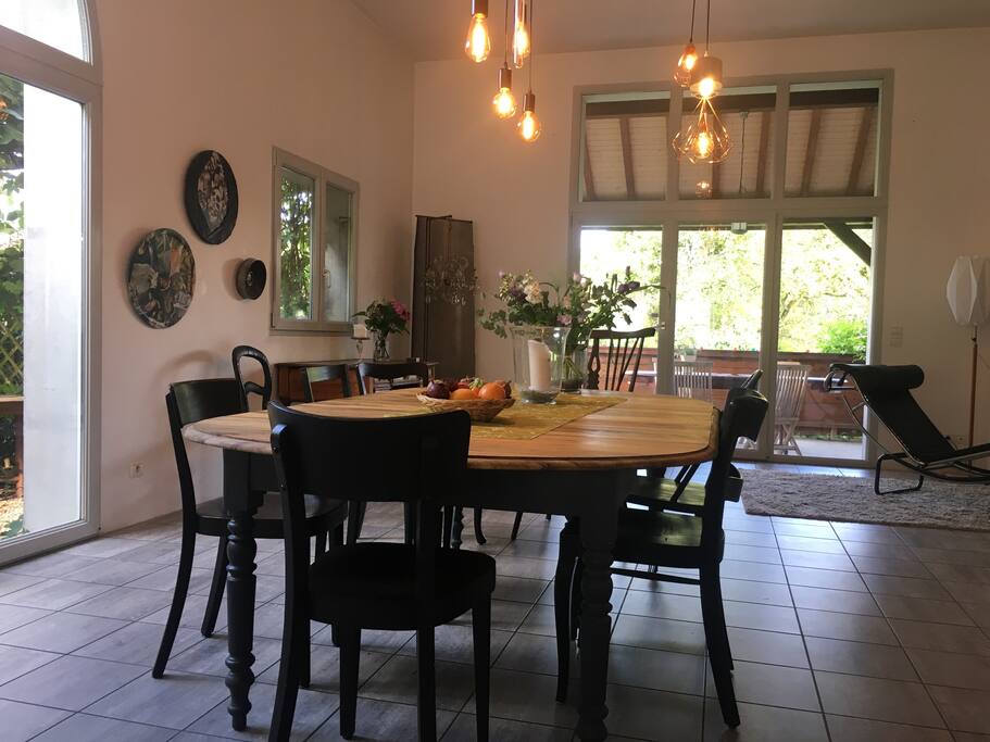 Salon-Salle à manger ouverte sur le jardin