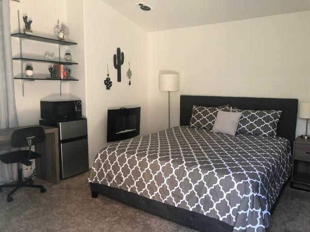 Detached private casita w/bathroom