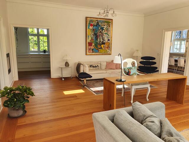 Fantastic villa with huge garden in quiet area gallery image 4