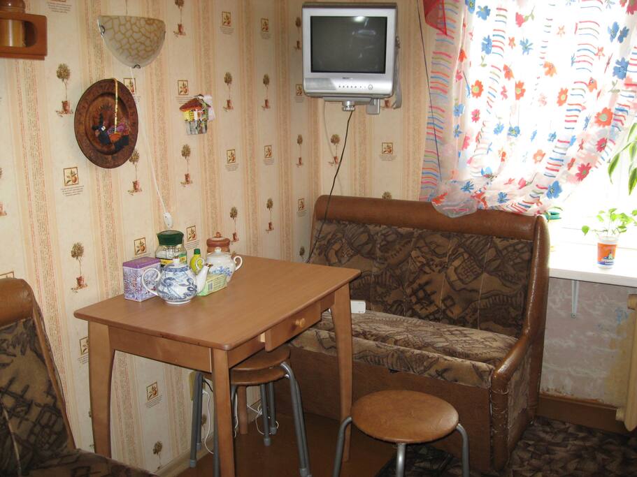 Кухня, есть чай, кофе, сахар, соль
