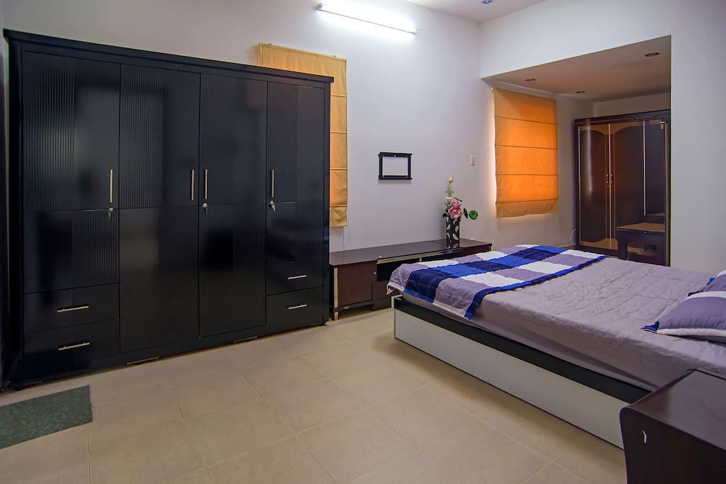 Bedroom 1 (Master Room)