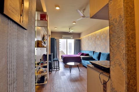 Splendid Stay opposite airport