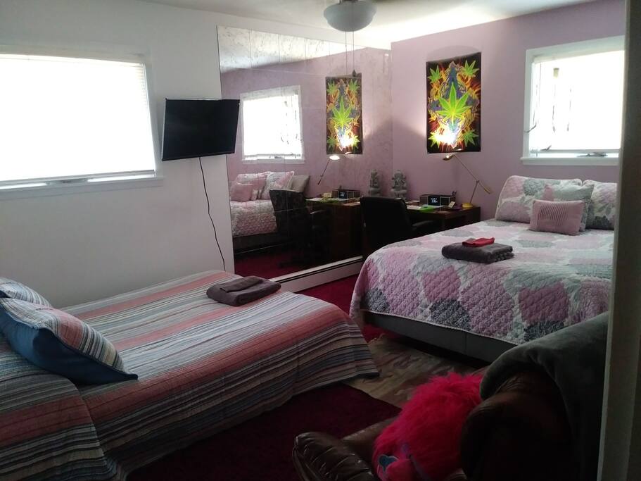 2 Queen beds