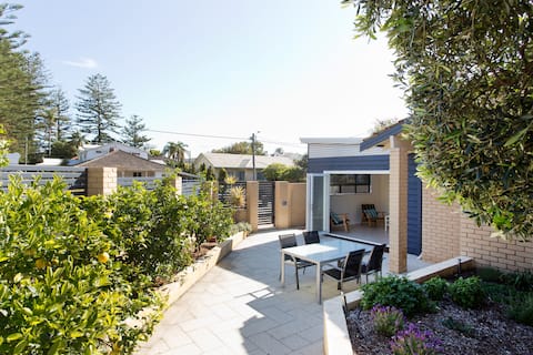 Beachside Scarborough - 300m to the beach