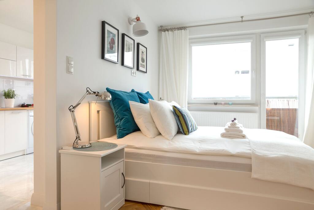 Main king size bed.