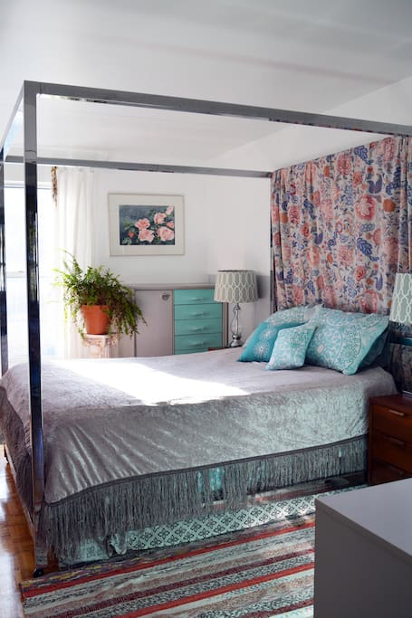 Master bedroom: comfortable queen size Art Deco style bed to ensure sweet dreams!