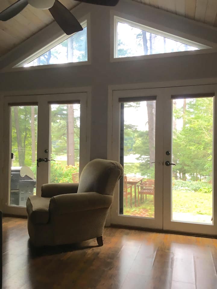Cozy, Romantic Cabin By The Lake. - Shelton, CT