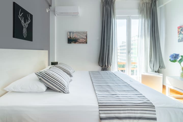 Zeus by Heloni Apartments gallery image 2