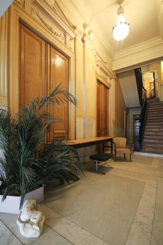 Stylish and bright 19th century loft with terrace gallery image 5