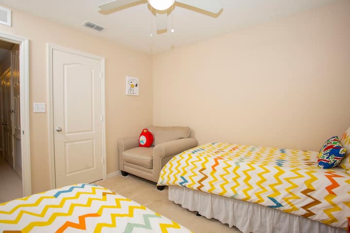 DORMITORIOS EN EL SEGUNDO PISO:
• Dormitorio 3: Dormitorio con dos camas individuales